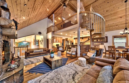 Pioneer Trail Cabin | Family-Friendly Retreat Near Heavenly with Game Room & Pets