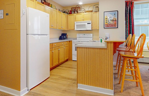 Stratton Mountain Condo | Relaxing Mountain Retreat with Pool Views and Hot Tub
