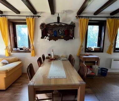 Kasidoli House | Discover Mountain House 1984: Family-Friendly Retreat