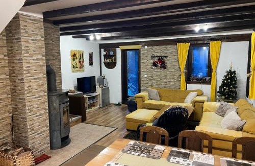 Kasidoli House | Discover Mountain House 1984: Family-Friendly Retreat