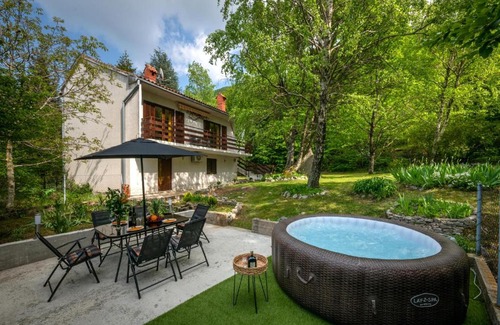 Vela Ucka House | Experience Tranquility at Mountain House Emerald Dream