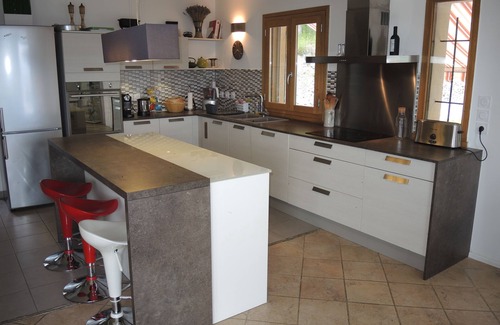 Saint-Apollinaire House | Cozy Mountain House with Panoramic Lake Views - Rated 9.4