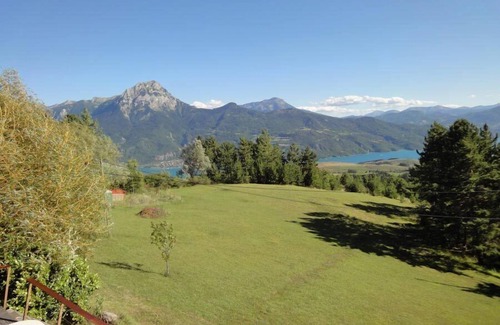 Saint-Apollinaire House | Cozy Mountain House with Panoramic Lake Views - Rated 9.4
