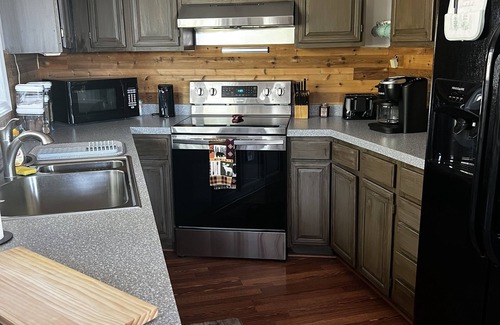 Cana House | Inviting Mountain Retreat with Hot Tub & Scenic Views