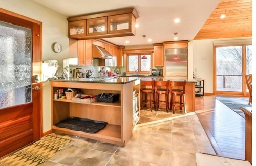 Maplecrest House | Scenic Mountain Retreat with Gourmet Kitchen & Pet-Friendly