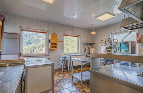 Wald im Pinzgau Ski Chalet | Scenic Mountain Retreat with Sauna & Breathtaking Views