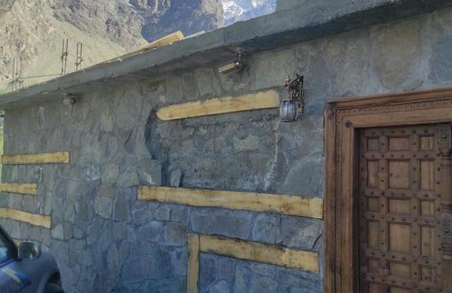 Karimabad Cabin | Cozy Mountain Inn Hunza: Pet & Child Friendly Retreat