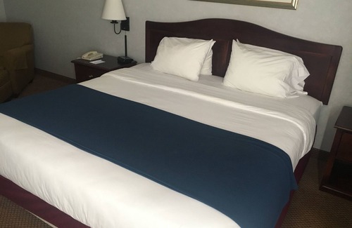 Erwin Hotel | Relaxing Retreat at Mountain Inn & Suites with Spa Amenities