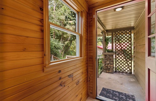 Maggie Valley Cabin | Mountain Joy Cottages #4: Family-Friendly Getaway with Pool