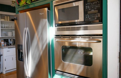 Canon City House | Mountain Jungalow: Walk to Royal Gorge Train, Pet-Friendly Stay