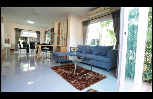 San Sai House | Scenic Mountain & Lake House Retreat with Inviting Pool