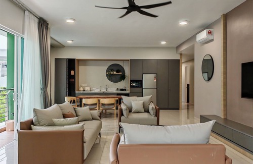 Hulu Kinta Condo | Mountain & Lake Views' Suite Cycas