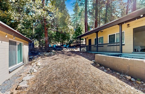 Kings Beach Ski Chalet | Family-Friendly Mountain Lakeview Hotel with Skiing & WiFi