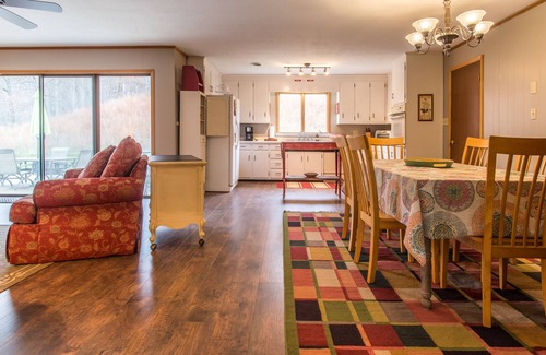 Sylva House | Tranquil Mountain Retreat by the Creek with Fishing & Spa