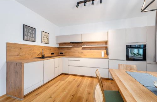Groebming Apartment | Scenic Mountain Lodge - Family-Friendly Oceanfront Retreat