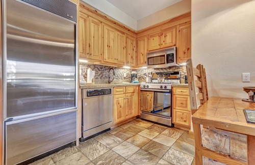 Mountain Village Cabin | Cozy Mountain Lodge: 2 BR Suite with Kitchen & Ski Access