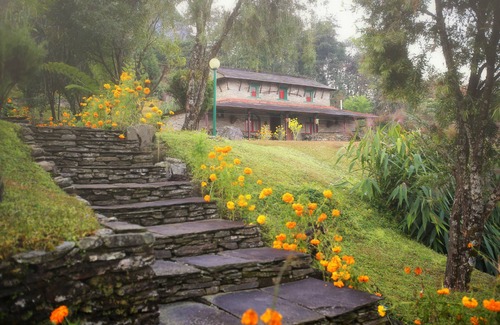 Lumle Cabin | Cozy Mountain Lodges of Nepal - Majhgaon with Breakfast Included