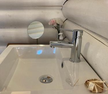 Cabeceiras de Basto Ski Chalet | Cozy Mountain Log Cabin with Pool and Pet-Friendly Perks