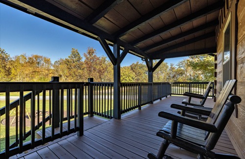 Stanley Cabin | Cozy Log Cabin Getaway with Hot Tub & Mountain Views