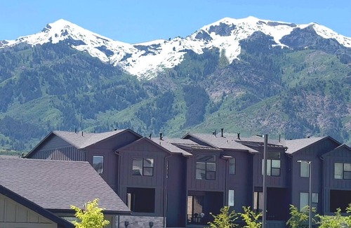 Morgan House | Brand New Retreat Near Snowbasin with Ocean Views