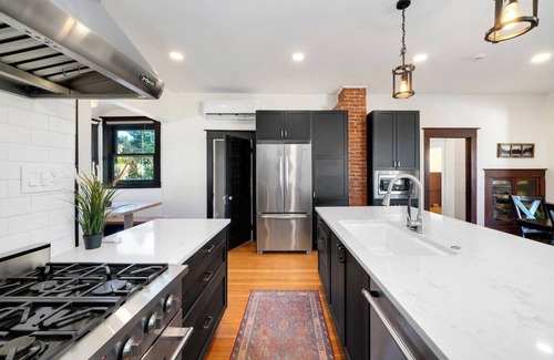 Sandy House | Mountain Manor Retreat: Hot Tub, King Beds & Spa Amenities