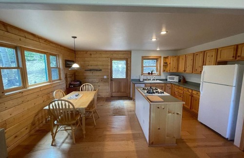Fremont County Cabin | Exceptional Mountain Meadow Cabin with Ocean View Amenities