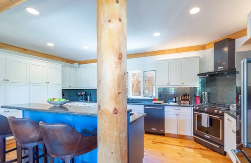 Mountain Village House | MOUNTAIN MELODY- A Luxury Music Paradise, On Elks Pond, Hot Tub, Oxygen Bar
