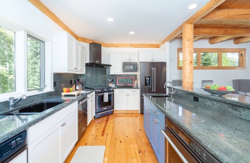 Mountain Village House | MOUNTAIN MELODY- A Luxury Music Paradise, On Elks Pond, Hot Tub, Oxygen Bar