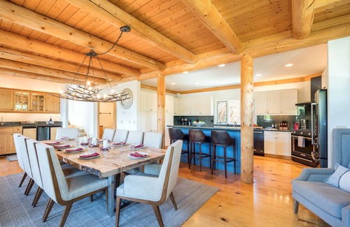 Mountain Village House | MOUNTAIN MELODY- A Luxury Music Paradise, On Elks Pond, Hot Tub, Oxygen Bar