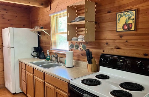 Slade Cabin | Mountain Memories: Pet-Friendly Retreat with Spa & Hot Tub