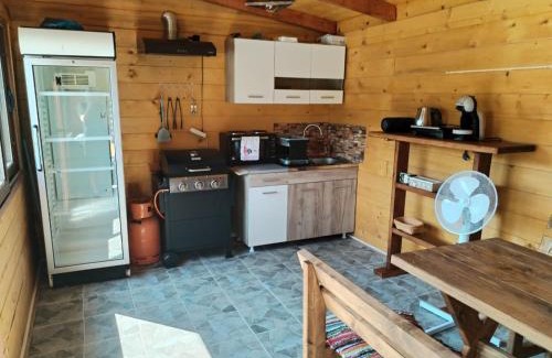 Mojkovac House | Mountain Mirage: Guest Rated 10/10 with Hot Tub & Breakfast