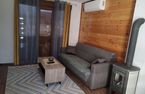 Mojkovac House | Mountain Mirage: Guest Rated 10/10 with Hot Tub & Breakfast