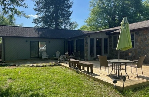 Hickory House | Tranquil Mountain Mist Lake House: Top-Rated with Spa & Pool