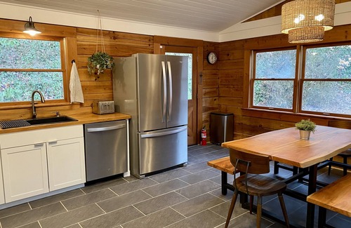 Sylva Cabin | Idyllic Mountain Cabin Near Sylva with Breakfast & Kitchen