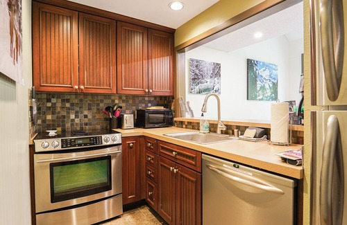 Glacier Condo | Modern Condo with Resort Amenities and River Access