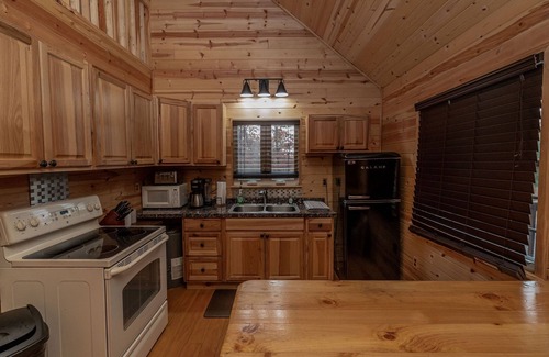 Upper Tract Cabin | Mountain Momma Hideaway: Pet-Friendly Retreat with Spa & Pool
