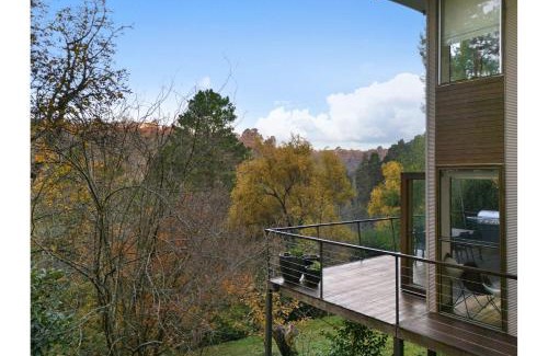 Leura House | Cozy Mountain Nest in Leura - Child-Friendly Getaway