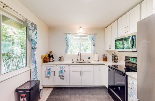 Nanakuli House | Oceanfront Retreat: Bamboo Garden & Pet-Friendly Escape