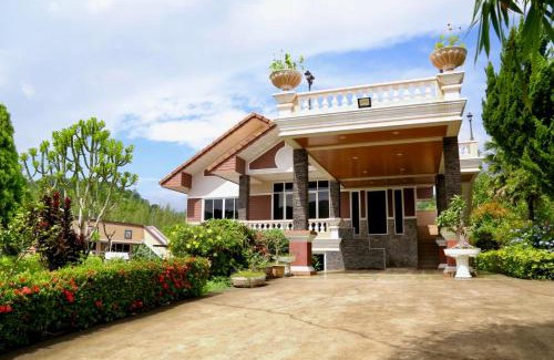 Suan Phueng House | Inviting Holiday Homes in Thailand with Pool & Breakfast