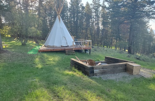 Rexford RV Rental | Discover Mountain Quest Tipi: Ocean View & Family-Friendly