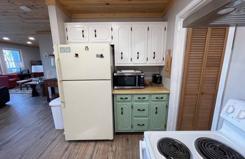 Sky Valley Cabin | Mountain Resort Cabin: A Perfect Retreat with Hot Tub