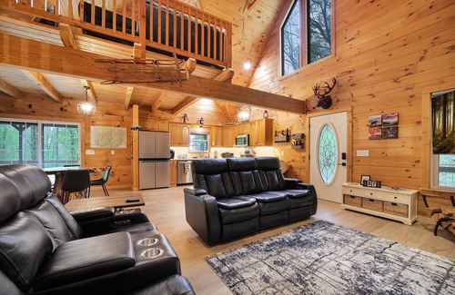 Waynesville Cabin | Guest Rated 10/10: Mountain Retreat with Jacuzzi & FirePit