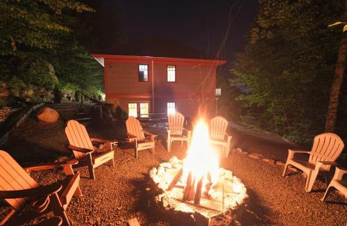 Lincoln House | Scenic Mountain Retreat with Hot Tub and Mini Golf