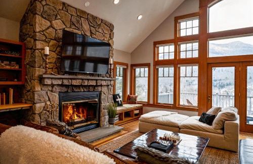 Lincoln House | Scenic Mountain Retreat with Hot Tub and Mini Golf
