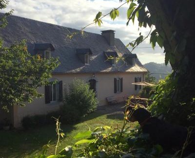 Ossun-ez-Angles House | Enchanting Farmhouse Retreat in the Pyrénées with Pool