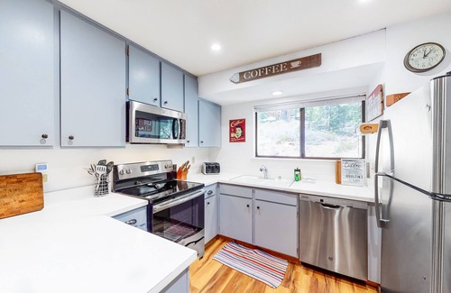 Lakeshore Condo | Idyllic Mountain Retreat with Pool, Deck & Ski Access