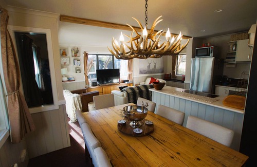 Mount Buller House | Ideal Mountain Retreat for Families - Sleeps 8, Wheelchair Accessible