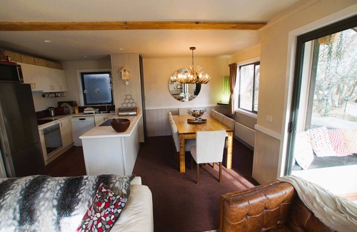 Mount Buller House | Ideal Mountain Retreat for Families - Sleeps 8, Wheelchair Accessible