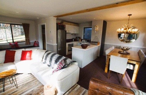 Mount Buller House | Ideal Mountain Retreat for Families - Sleeps 8, Wheelchair Accessible