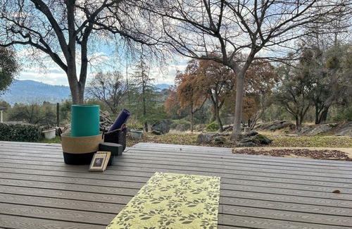 Mariposa House | Scenic Mountain Retreat with Hot Tub & Stargazing in Yosemite